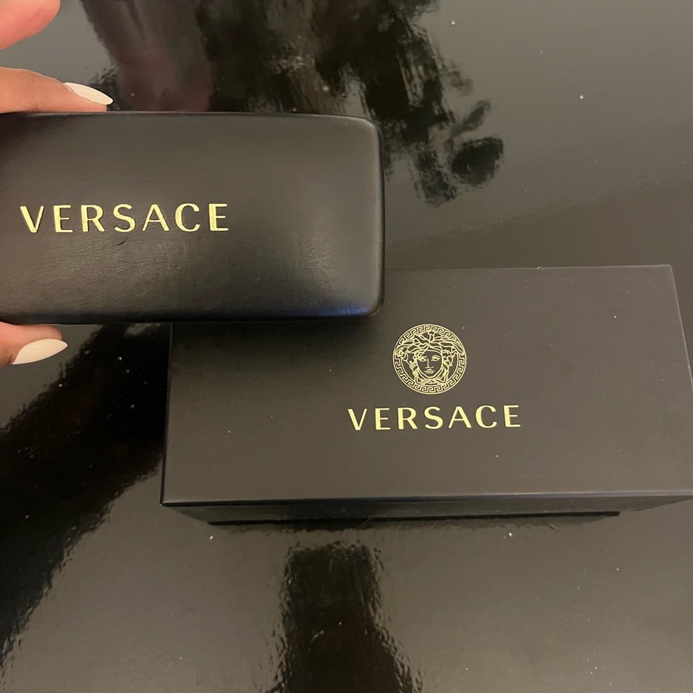 Versace Elegant Black Sunglasses - Picture 4 of 4